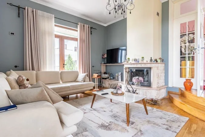 Tirane, jepet me qera truall , 440 m² (Shkozë)