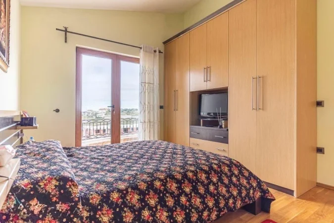 Tirane, jepet me qera truall , 440 m² (Shkozë)