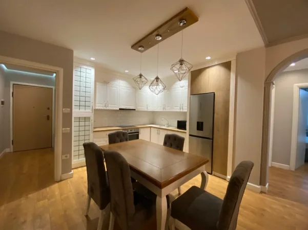 Tirane, jepet me qera apartament 3+1 , 113 m² 850 € (green city)