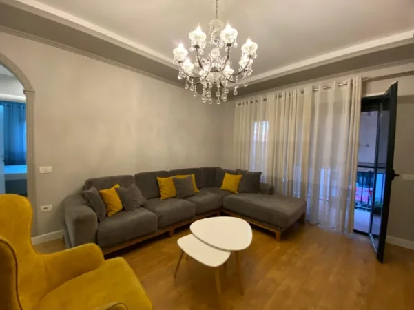 Tirane, jepet me qera apartament 3+1 , 113 m² 850 € (green city)
