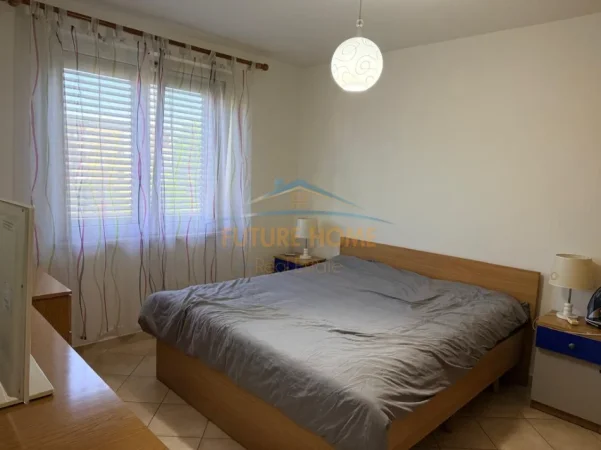 Tirane, jepet me qera apartament 1+1+Ballkon Kati 4, 61 m² 500 € (Rruga Mine peza)
