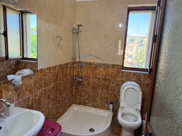 Tirane, jepet me qera apartament 1+1+Ballkon Kati 4, 61 m² 500 € (Rruga Mine peza)