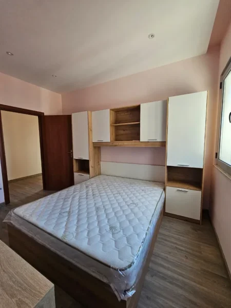 Tirane, jepet me qera apartament 3+1 , 150 m² 1.200 € (Bulevardi Zhan D’Ark)