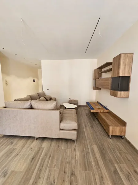 Tirane, jepet me qera apartament 3+1 , 150 m² 1.200 € (Bulevardi Zhan D’Ark)