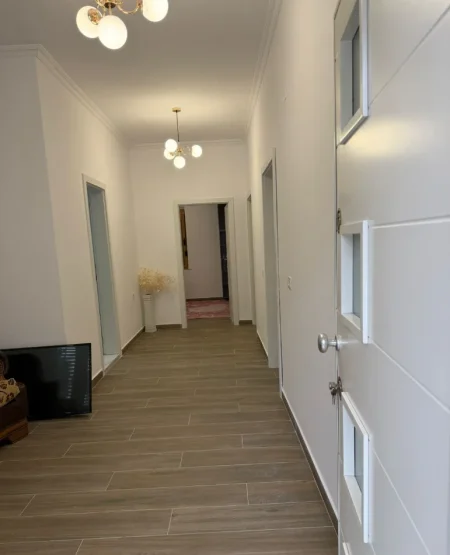 Tirane, jepet me qera apartament 2+1 Kati 1, 110 m² 500 € (GJON MILI)