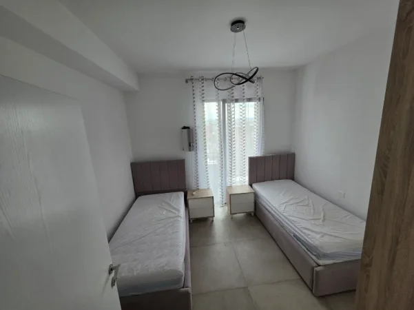 Tirane, jepet me qera apartament 2+1 , 120 m² 600 € (Rruga e Dibrës)