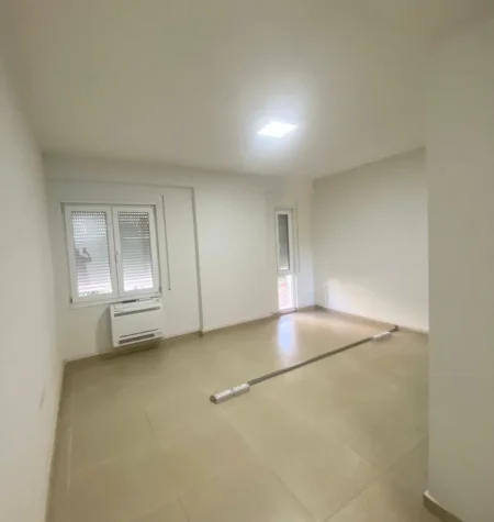 Tirane, jepet me qera zyre , 93 m² 1.000 € 