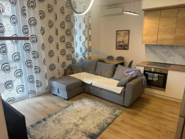 Tirane, jepet me qera apartament 1+1+Ballkon Kati 5, 62 m² 600 € (Fusha e Aviacionit)