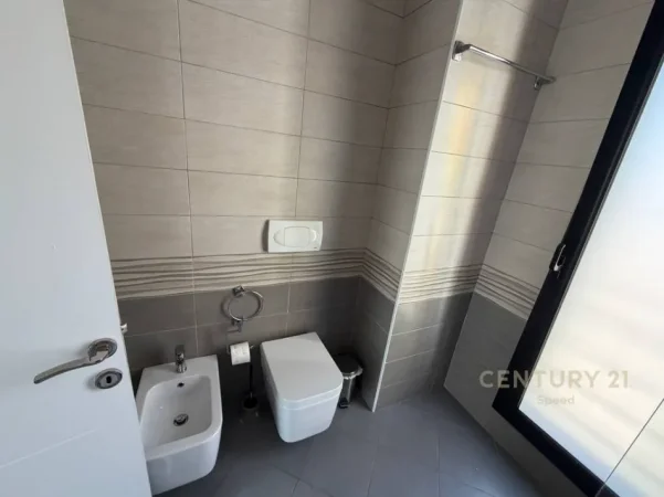 Tirane, jepet me qera apartament 1+1 Kati 5, 70 m² 700 € (mine peza)