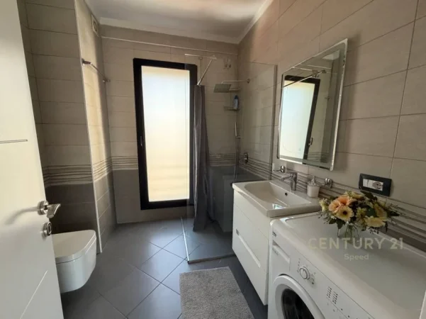 Tirane, jepet me qera apartament 1+1 Kati 5, 70 m² 700 € (mine peza)