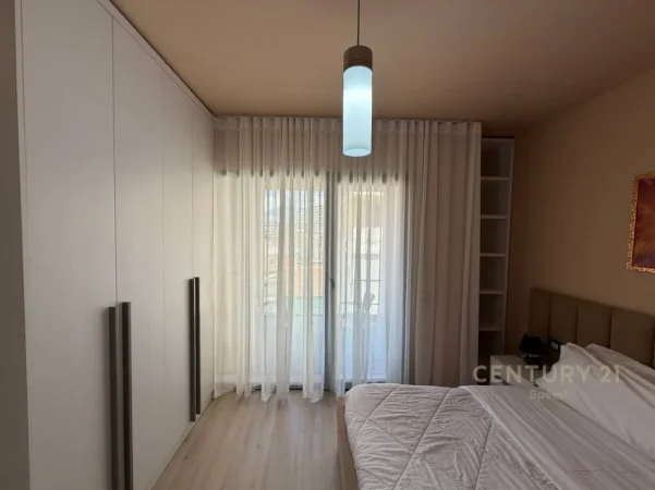 Tirane, jepet me qera apartament 1+1 Kati 5, 70 m² 700 € (mine peza)