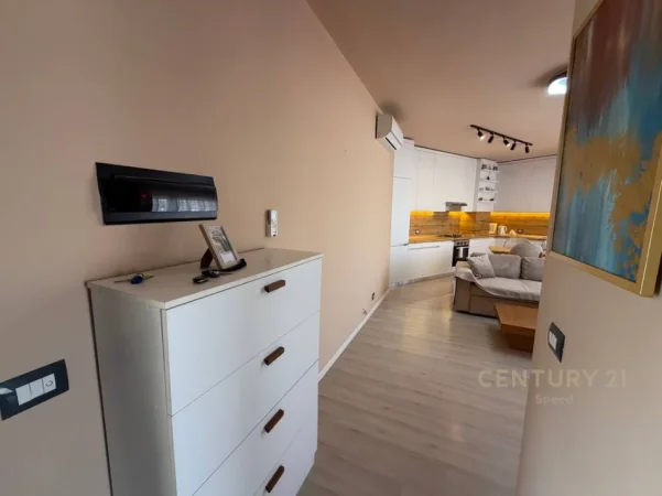 Tirane, jepet me qera apartament 1+1 Kati 5, 70 m² 700 € (mine peza)