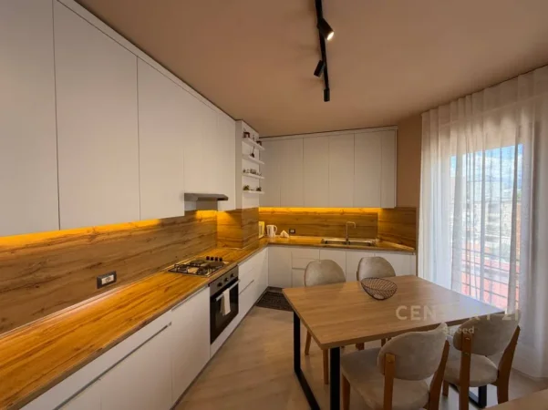 Tirane, jepet me qera apartament 1+1 Kati 5, 70 m² 700 € (mine peza)