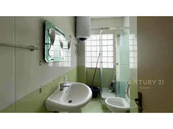 Tirane, jepet me qera apartament 1+1 Kati 5, 61 m² 500 € (jordan misja)