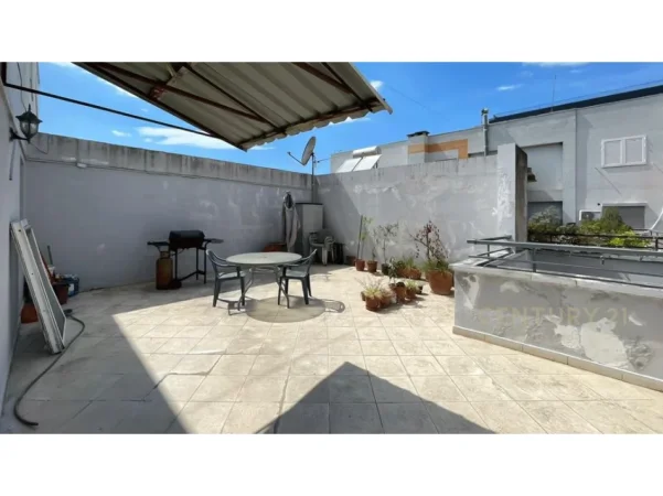 Tirane, jepet me qera apartament 1+1 Kati 5, 61 m² 500 € (jordan misja)