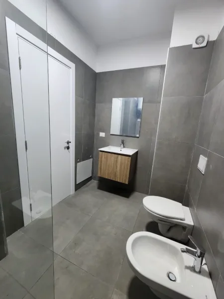 Tirane, jepet me qera apartament 1+1 Kati 11, 76 m² 550 € (Rruga e Dibres)
