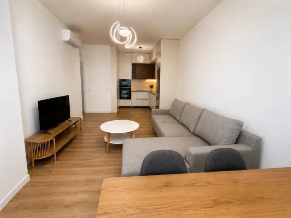 Tirane, jepet me qera apartament 2+1+Ballkon Kati 6, 460 €
