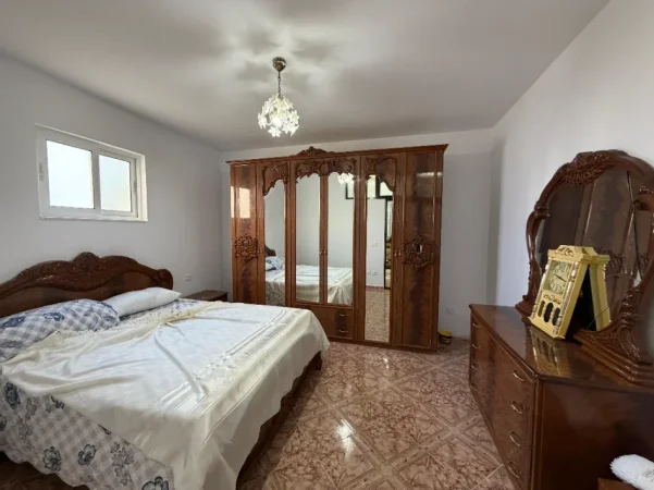 Durres, jepet me qera apartament 2+1+Ballkon , 85 m² 400 € (gjykata)