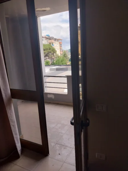 Durres, shes aksesore OKAZION. MBYLLET HOTEL ☆☆☆☆ GOLEM SHITEN 80 DYER/DRITARE DURALUMIN ME PËRMASA TË NDRYSHME.