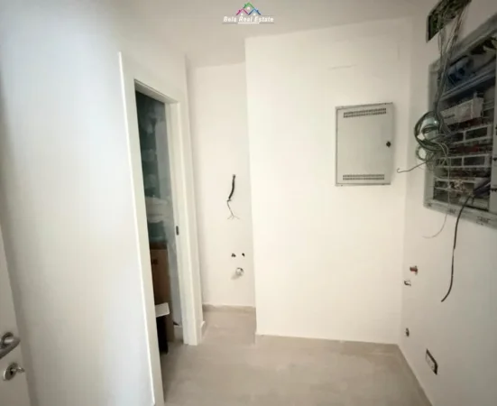 Tirane, jepet me qera zyre Kati 3, 155 m² 5.000 € (rruga elbasanit)