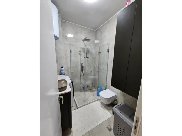 Tirane, shitet apartament 2+1+Ballkon Kati 8, 105 m² 190.000 € (astir)