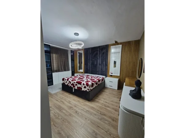 Tirane, shitet apartament 2+1+Ballkon Kati 8, 105 m² 190.000 € (astir)