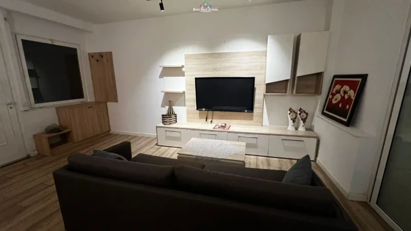 Shqiperi, jepet me qera apartament 1+1+Ballkon Kati 0, 60 m² 530 € (rruga barrikadave)