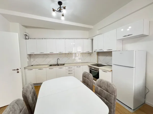Tirane, jepet me qera apartament 2+1 Kati 3, 110 m² 550 € (astir urban gate)