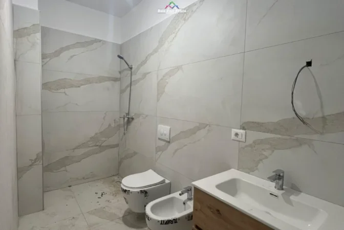 Tirane, jepet me qera ,