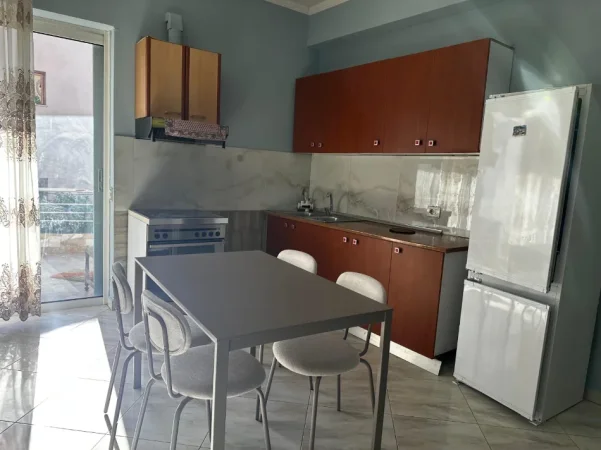 Tirane, jepet me qera apartament 1+1+parkim Kati 2, 85 m² 330 € (Kodra e Priftit prane UET)