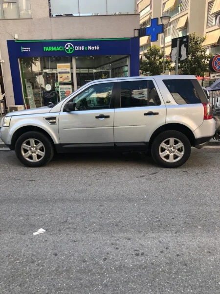 Tirane, shitet makine Land Rover Freelander Nafte, gri metalizato automatik Kondicioner 2 km 3.800 €
