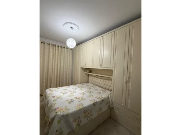 Tirane, jepet me qera apartament 1+1 Kati 7, 70 m² 450 € (yzberisht)