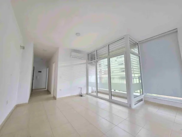 Tirane, jepet me qera ambjent biznesi Kati 3, 60 m² 440 € (The New Boulevard)