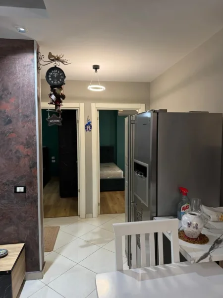Tirane, jepet me qera apartament 2+1 Kati 3, 90 m² 550 € (Rruga Pinare)