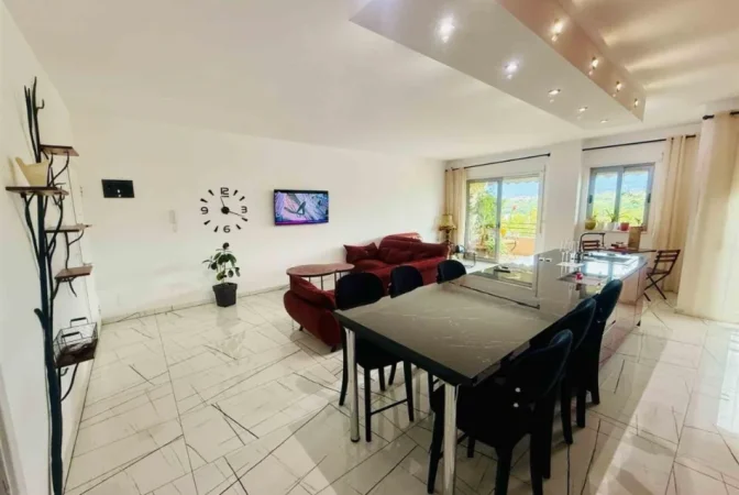 Tirane, jepet me qera apartament 2+1 Kati 4, 130 m² 1.200 € (Rruga Hamdi Sina,)