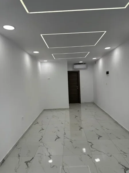 Tirane, jepet me qera ambjent biznesi Kati 0, 31 m² 400 € (qyteti studenti)