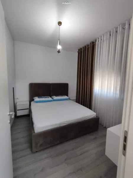 Tirane, jepet me qera apartament 1+1+Ballkon Kati 1, 52 m² 500 € (bedri karapici)