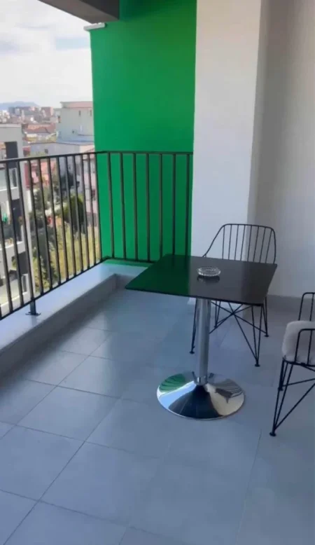 Tirane, jepet me qera apartament 1+1 Kati 5, 75 m² 400 € (Rruga 5 Maji)