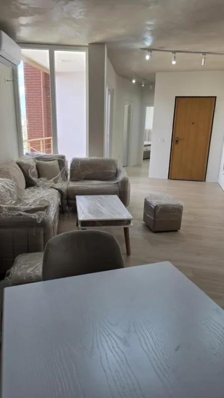 Tirane, jepet me qera apartament 1+1 Kati 8, 70 m² 600 € (Astir)