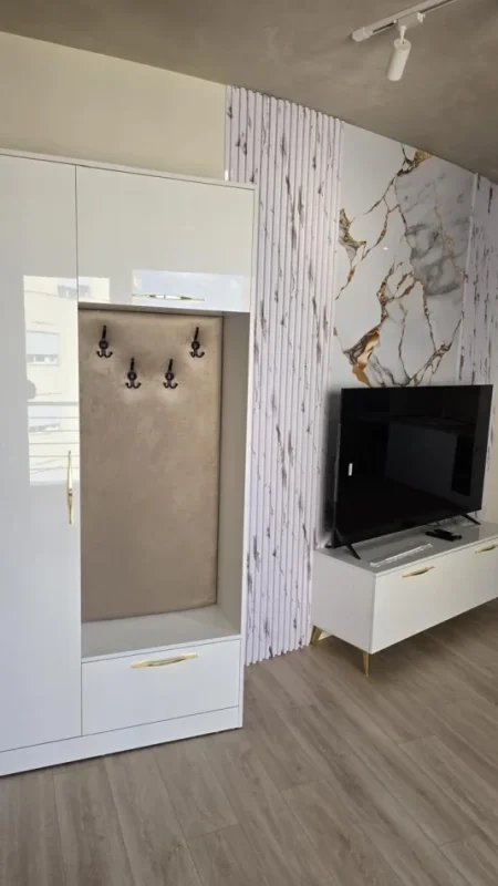 Tirane, jepet me qera apartament 1+1 Kati 8, 70 m² 600 € (Astir)