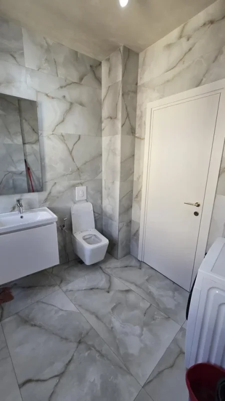 Tirane, jepet me qera apartament 1+1 Kati 8, 70 m² 600 € (Astir)