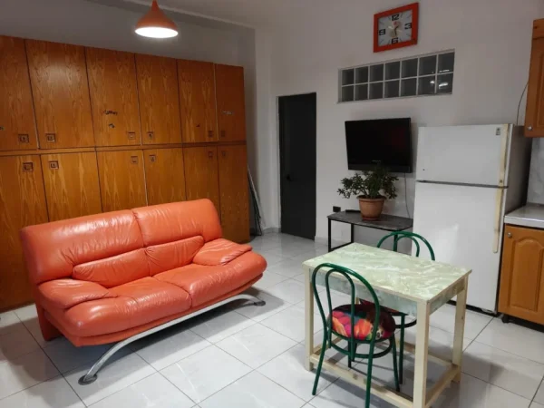 Tirane, jepet me qera apartament 1+1 Kati 1, 30 m² 200 € (Zogu i Zi)