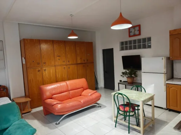 Tirane, jepet me qera apartament 1+1 Kati 1, 30 m² 200 € (Zogu i Zi)