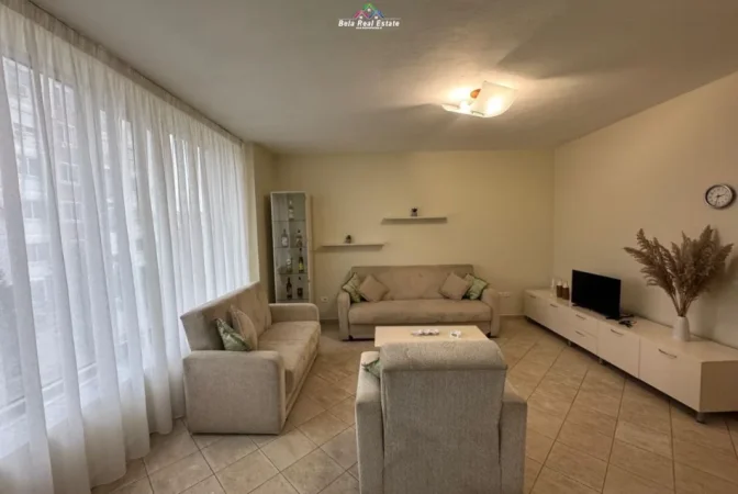 Tirane, jepet me qera apartament 1+1+Ballkon Kati 3, 65 m² 550 € (todi shkurti)