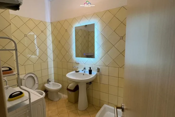Tirane, jepet me qera apartament 1+1+Ballkon Kati 3, 65 m² 550 € (todi shkurti)