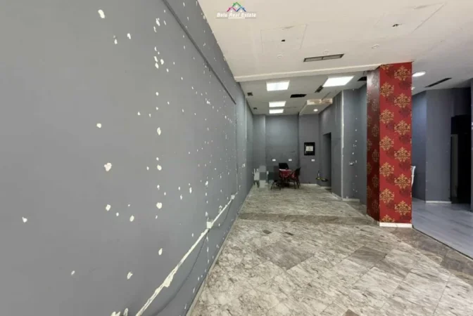 Tirane, jepet me qera dyqan Kati 0, 40 m² 3500 € (21 dhjetori)