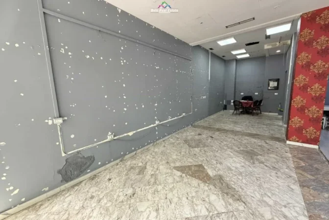 Tirane, jepet me qera dyqan Kati 0, 40 m² 3500 € (21 dhjetori)
