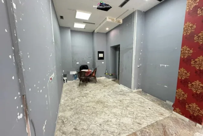 Tirane, jepet me qera dyqan Kati 0, 40 m² 3500 € (21 dhjetori)