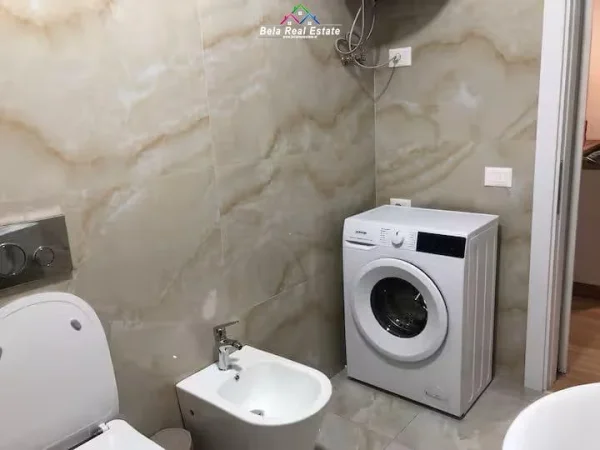 Tirane, jepet me qera apartament 1+1+Ballkon Kati 8, 70 m² 550 € (kongresi i manastirit)