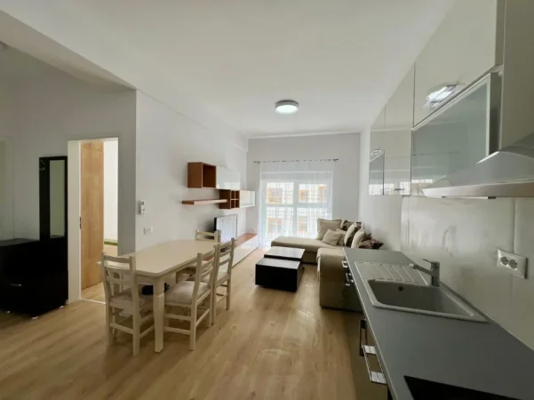 Tirane, jepet me qera apartament 2+1+Ballkon Kati 5, 70 m² 500 € (Rezidenca Mangalem 21)